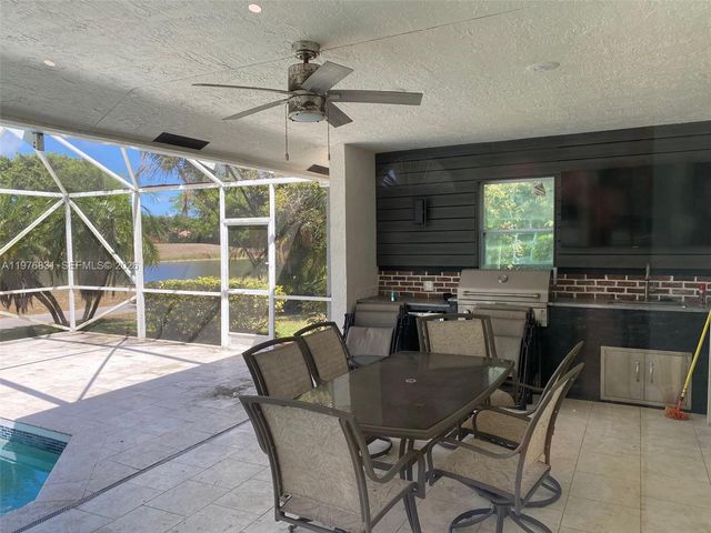 10310 Camelback Ln, Boca Raton, FL 33498