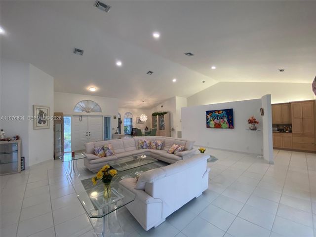 10310 Camelback Ln, Boca Raton, FL 33498