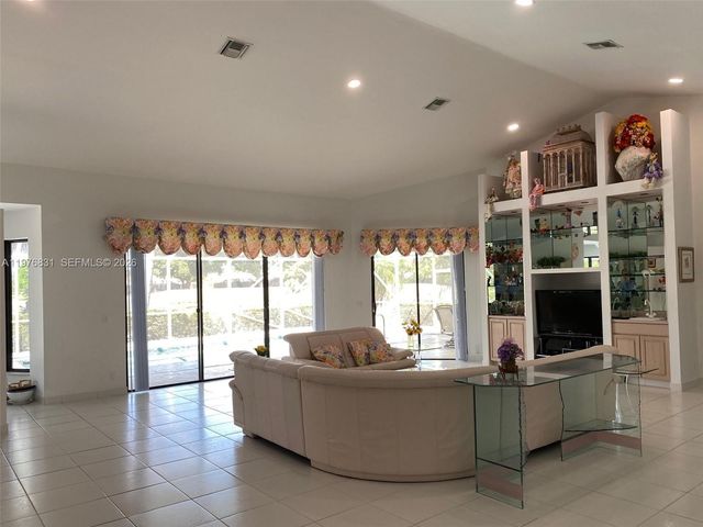 10310 Camelback Ln, Boca Raton, FL 33498