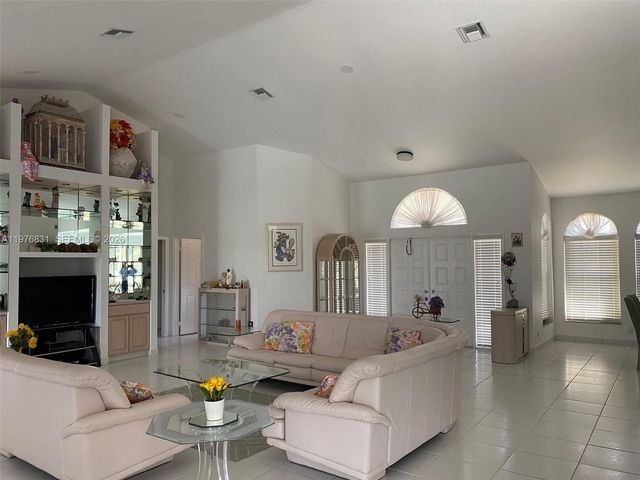 10310 Camelback Ln, Boca Raton, FL 33498