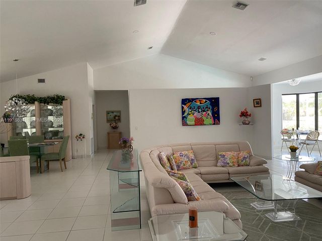 10310 Camelback Ln, Boca Raton, FL 33498