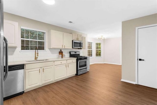 3897 Creek Shoals Ln, Ellenwood, GA 30294
