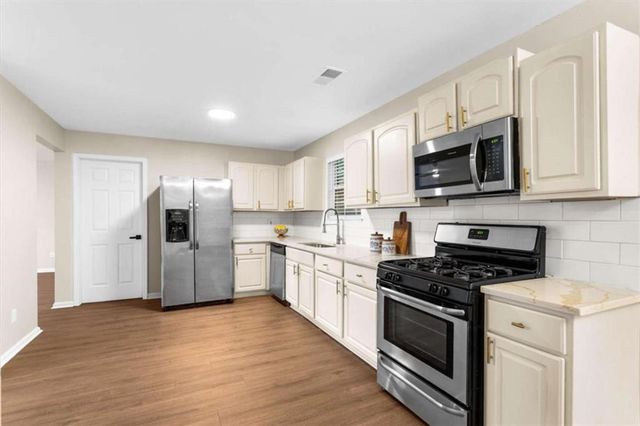 3897 Creek Shoals Ln, Ellenwood, GA 30294
