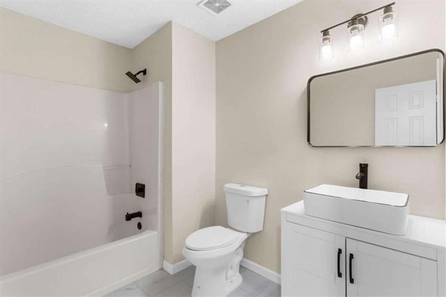 3897 Creek Shoals Ln, Ellenwood, GA 30294