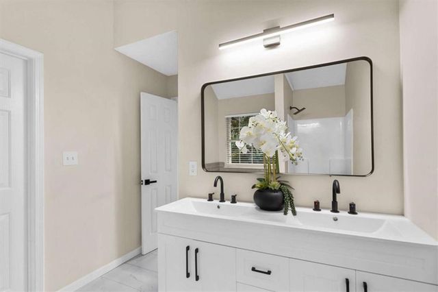 3897 Creek Shoals Ln, Ellenwood, GA 30294