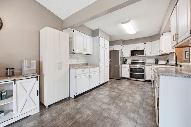 57 Prairiewood Drive S, Fargo, ND 58103