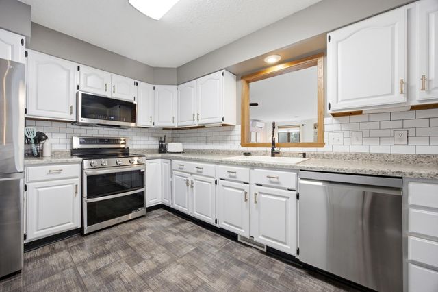 57 Prairiewood Drive S, Fargo, ND 58103