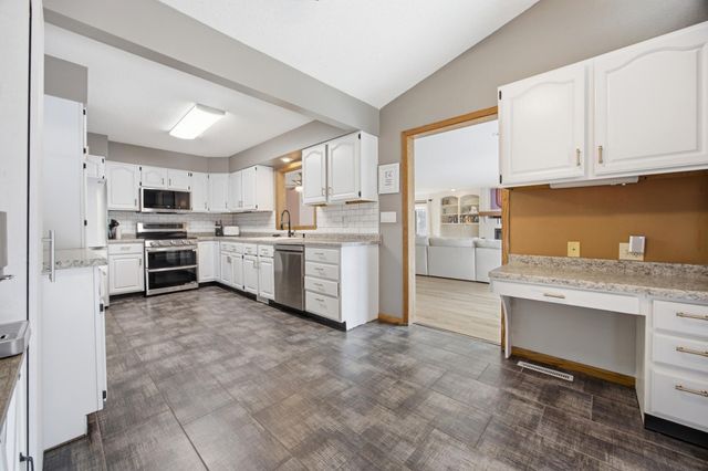 57 Prairiewood Drive S, Fargo, ND 58103