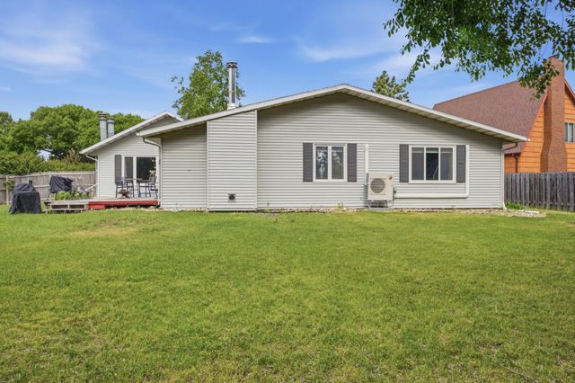 57 Prairiewood Drive S, Fargo, ND 58103