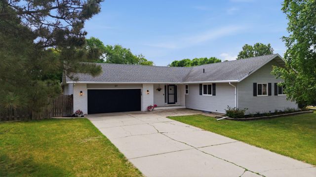 57 Prairiewood Drive S, Fargo, ND 58103