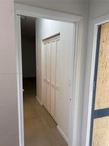 7450 NW 34th St, Lauderhill, FL 33319