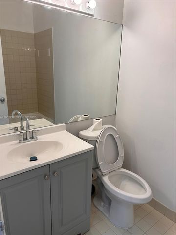 7450 NW 34th St, Lauderhill, FL 33319