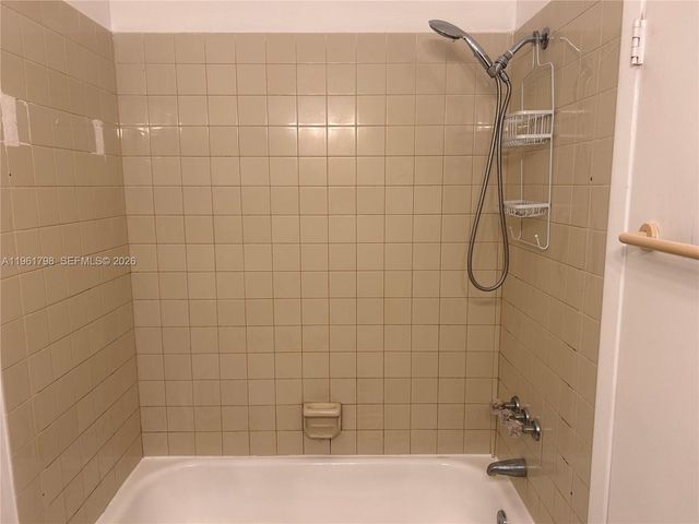 7450 NW 34th St, Lauderhill, FL 33319