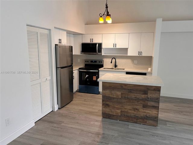 7450 NW 34th St, Lauderhill, FL 33319