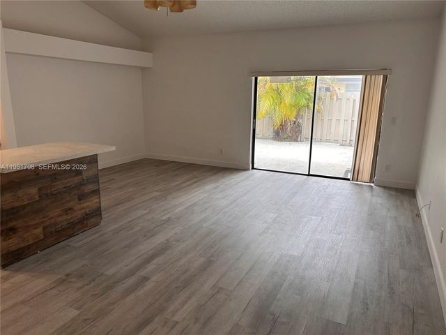 7450 NW 34th St, Lauderhill, FL 33319