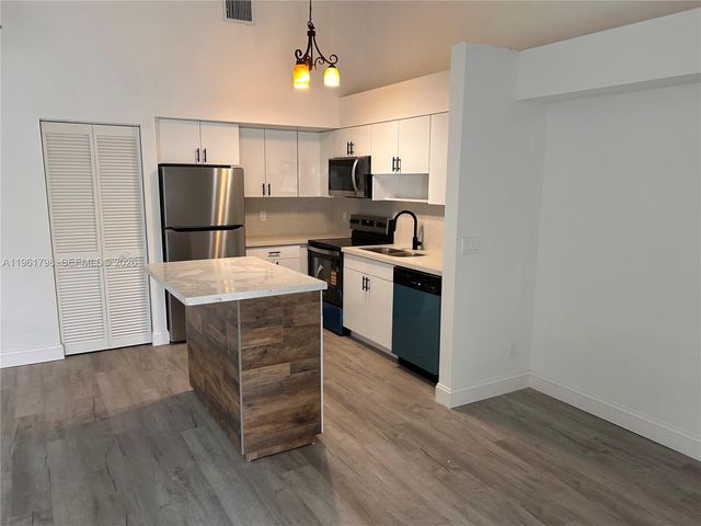 7450 NW 34th St, Lauderhill, FL 33319