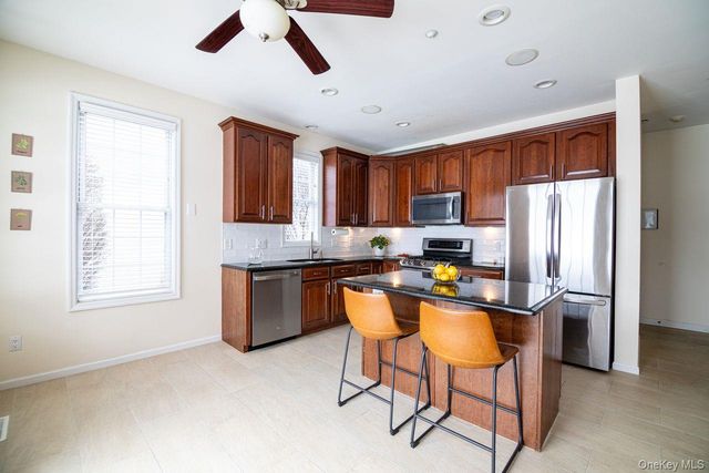 141 Friendship Court, White Plains, NY 10603