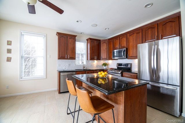 141 Friendship Court, White Plains, NY 10603