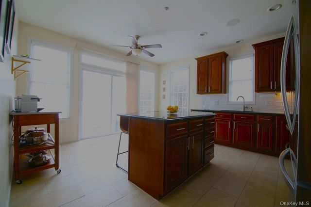 141 Friendship Court, White Plains, NY 10603