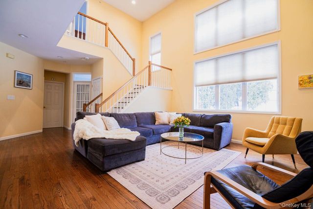 141 Friendship Court, White Plains, NY 10603