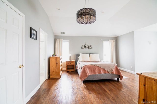 141 Friendship Court, White Plains, NY 10603