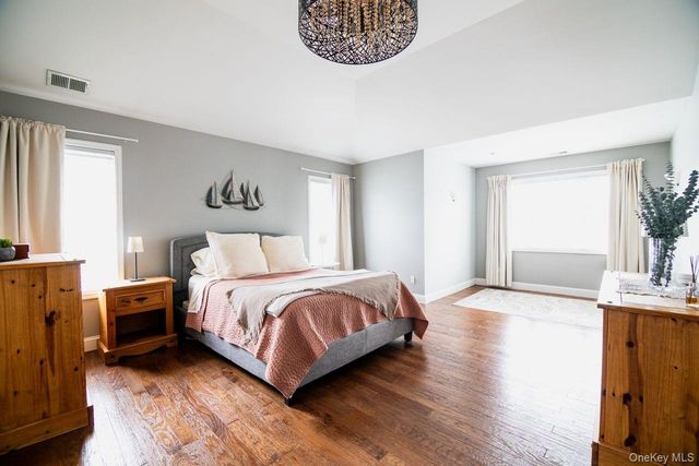 141 Friendship Court, White Plains, NY 10603