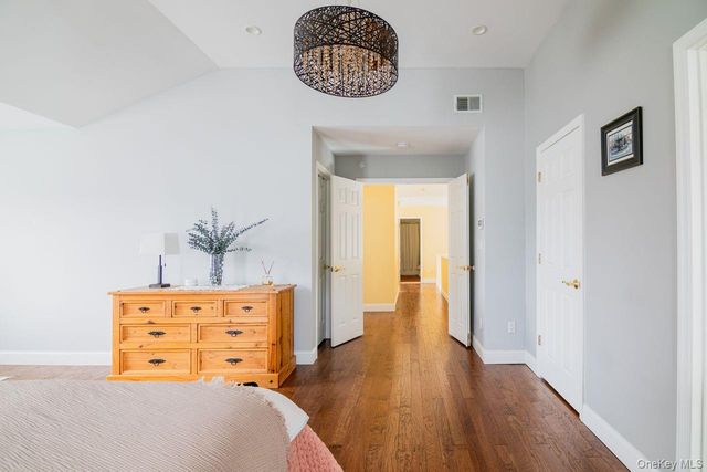 141 Friendship Court, White Plains, NY 10603