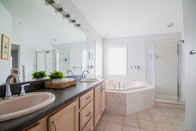 141 Friendship Court, White Plains, NY 10603