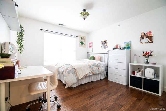 141 Friendship Court, White Plains, NY 10603