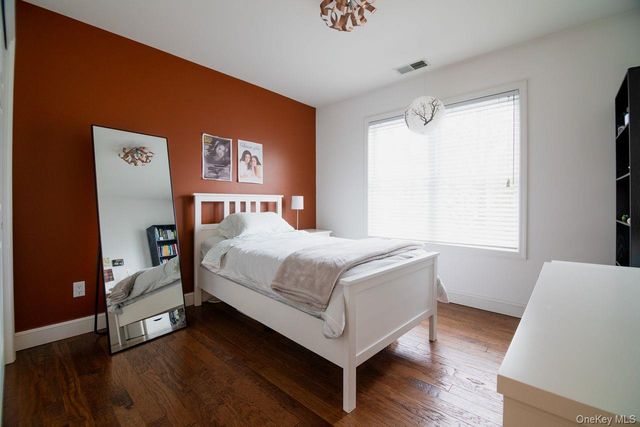 141 Friendship Court, White Plains, NY 10603