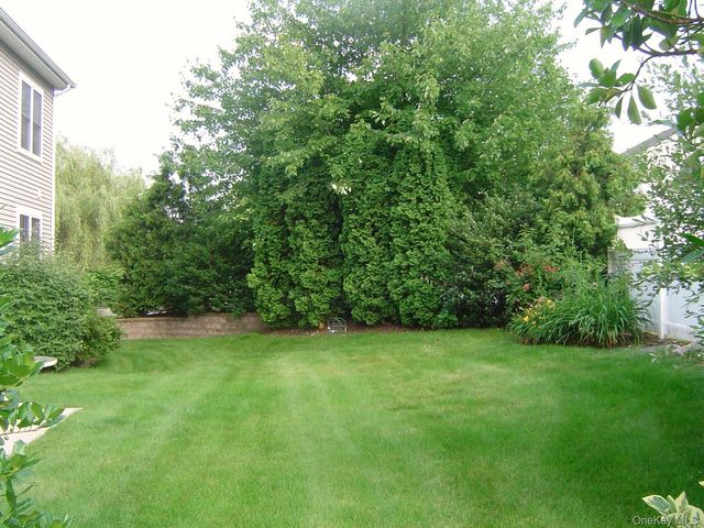 141 Friendship Court, White Plains, NY 10603