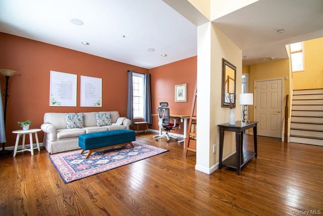 141 Friendship Court, White Plains, NY 10603