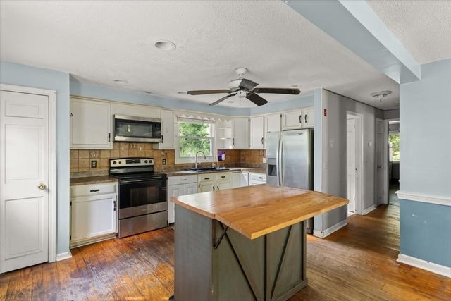350 Harvey St, Taunton, MA 02780