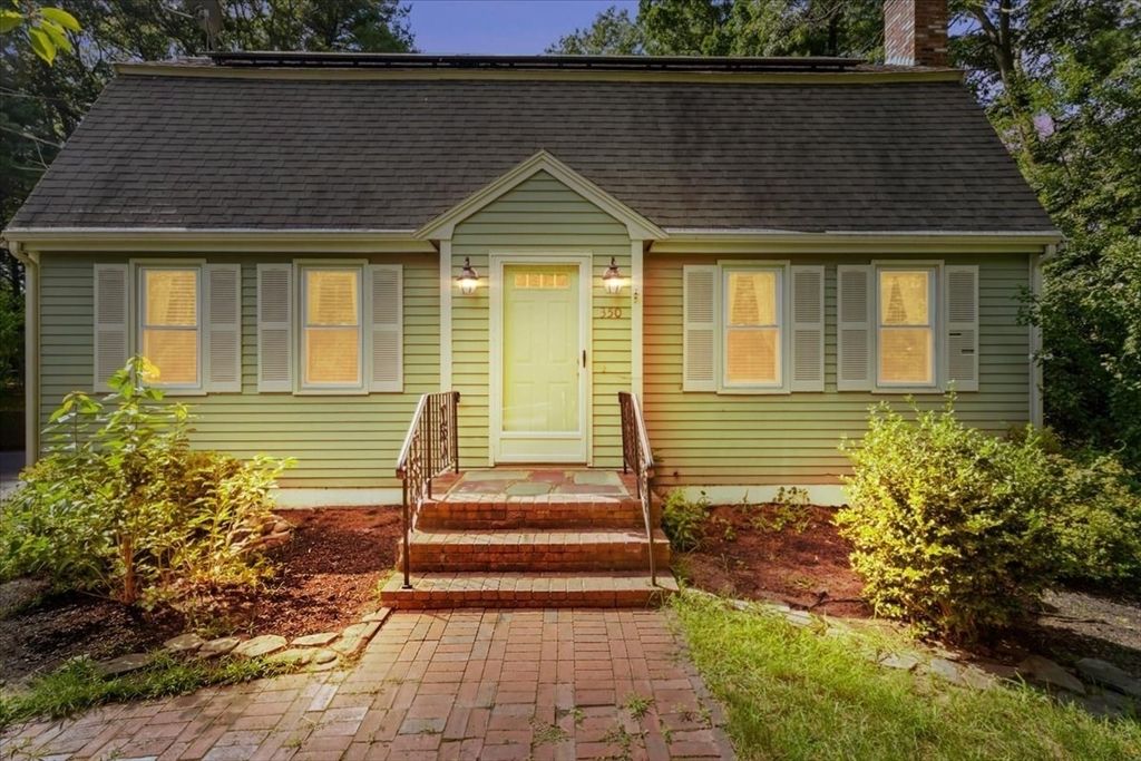 350 Harvey St, Taunton, MA 02780