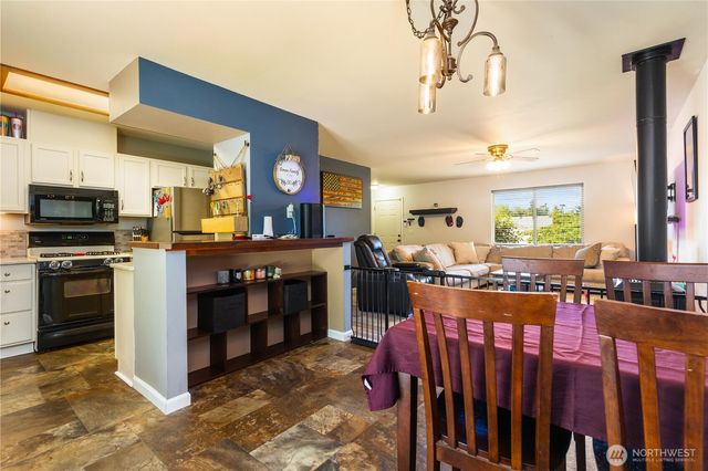 1390 Jordan Court, Oak Harbor, WA 98277