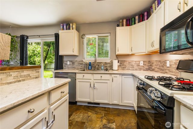 1390 Jordan Court, Oak Harbor, WA 98277