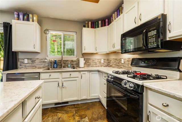 1390 Jordan Court, Oak Harbor, WA 98277