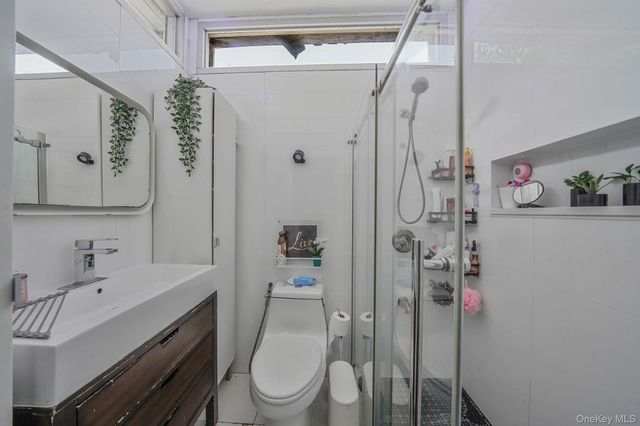 8536 112th Street, Richmond Hill, NY 11418