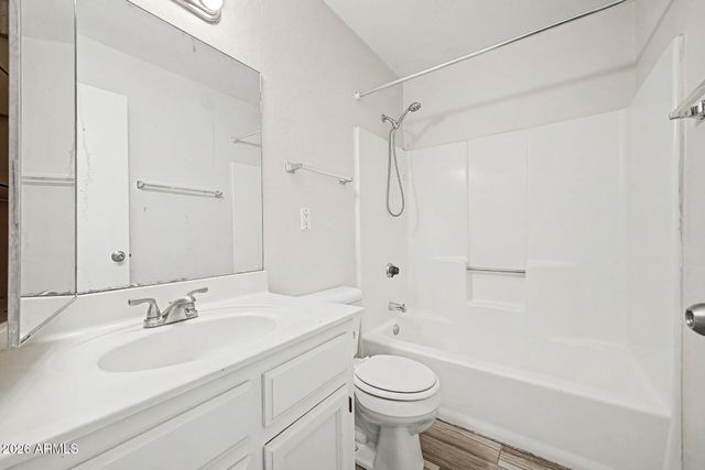520 N STAPLEY Drive 205, Mesa, AZ 85203