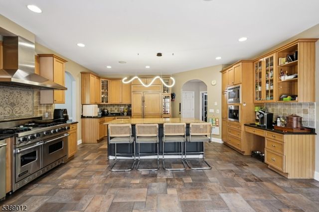 4 Forest Hill Dr, Wayne Twp., NJ 07470