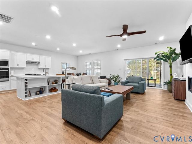 13736 Randolph Pond Ln, Midlothian, VA 23114