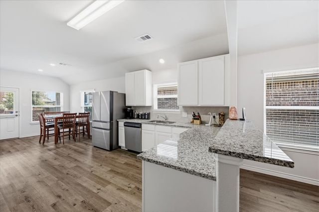 1709 Mark Lane, Ennis, TX 75119