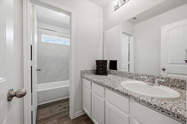 1709 Mark Lane, Ennis, TX 75119