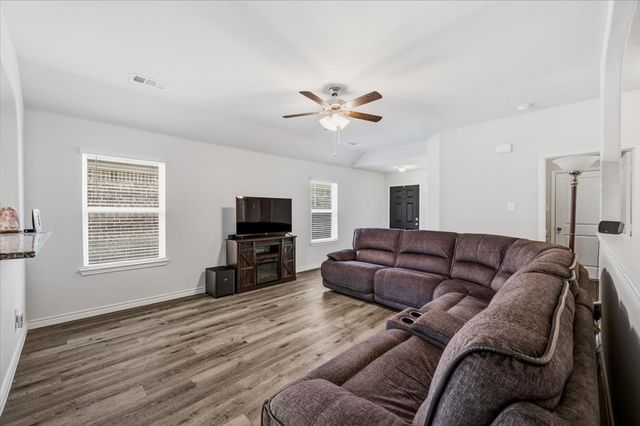 1709 Mark Lane, Ennis, TX 75119