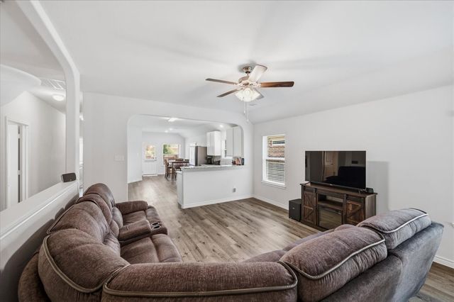 1709 Mark Lane, Ennis, TX 75119