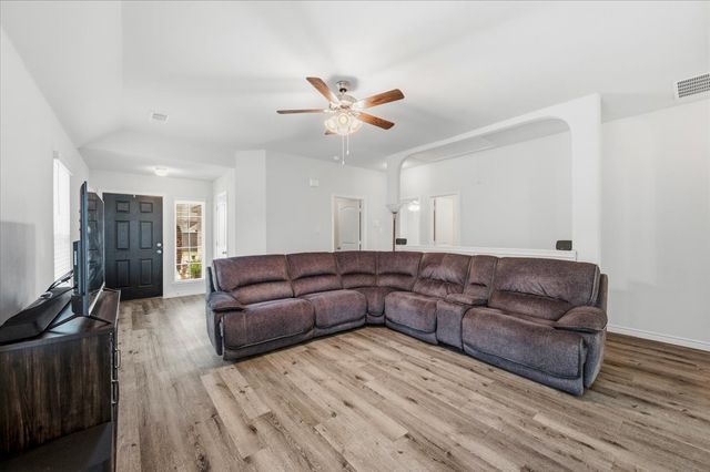 1709 Mark Lane, Ennis, TX 75119