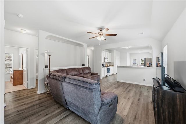 1709 Mark Lane, Ennis, TX 75119