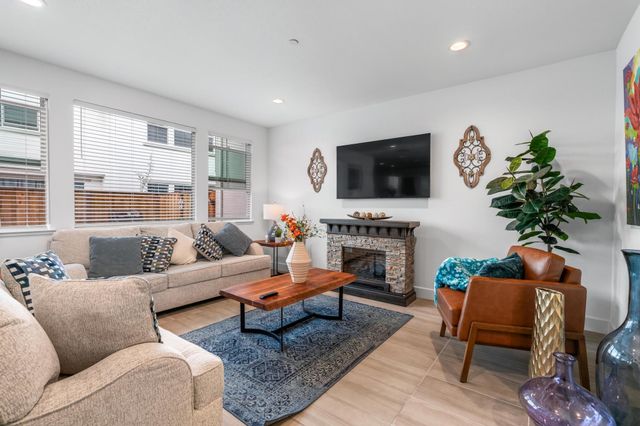 157 E Frost Dr, Mountain House, CA 95391