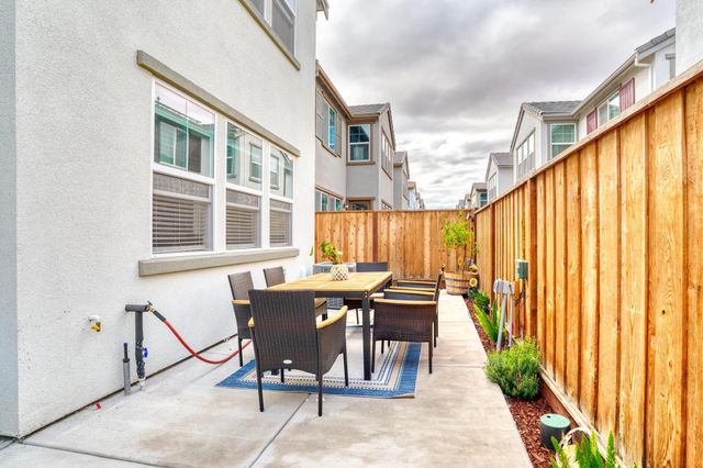 157 E Frost Dr, Mountain House, CA 95391