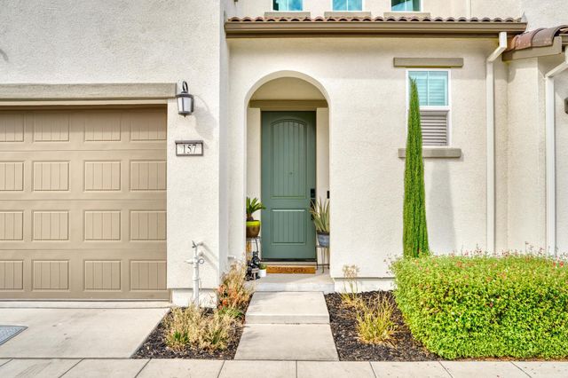 157 E Frost Dr, Mountain House, CA 95391